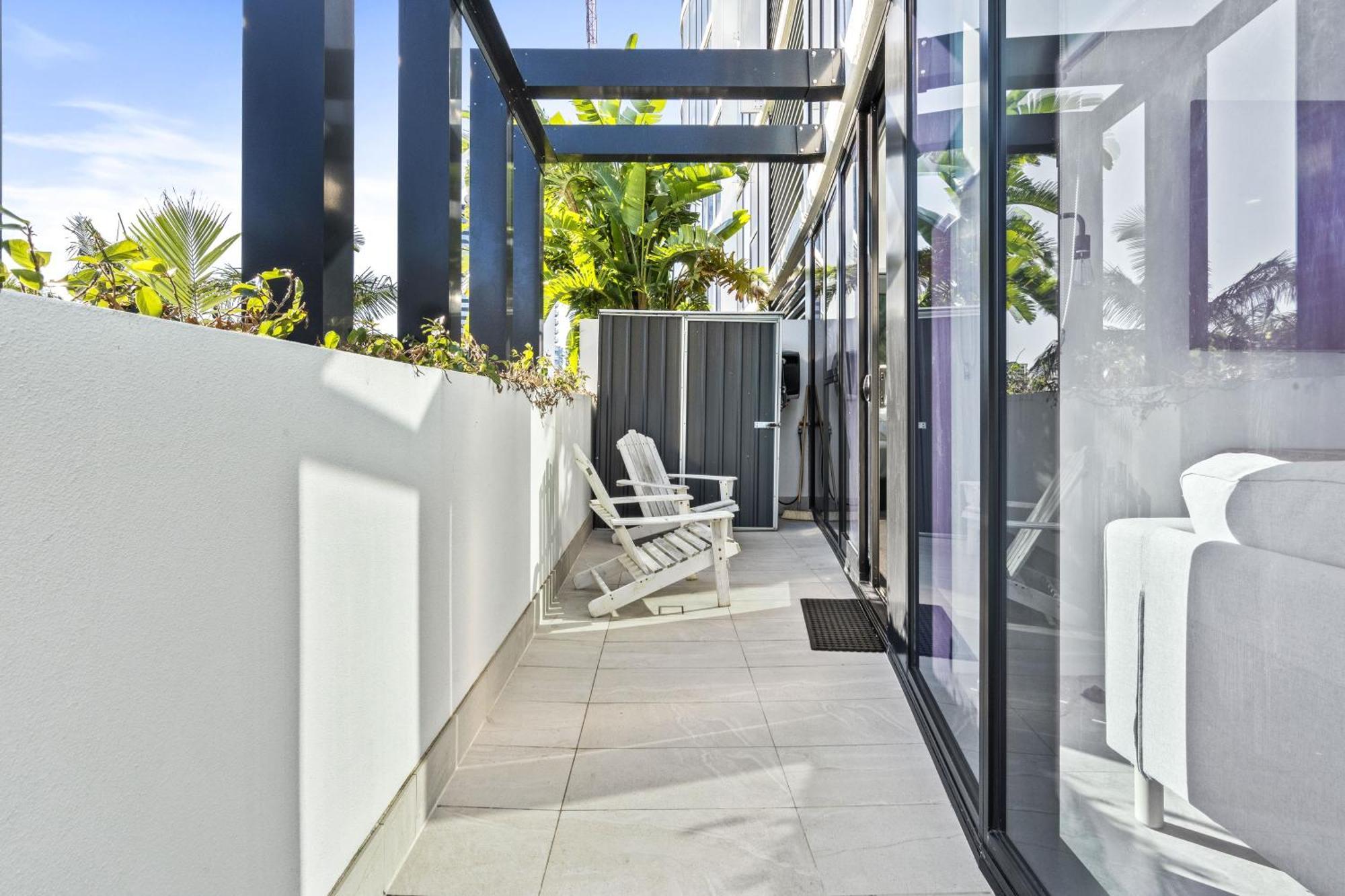 Apartment Modern 2-bedroom Private On Floor In Broadbeach *