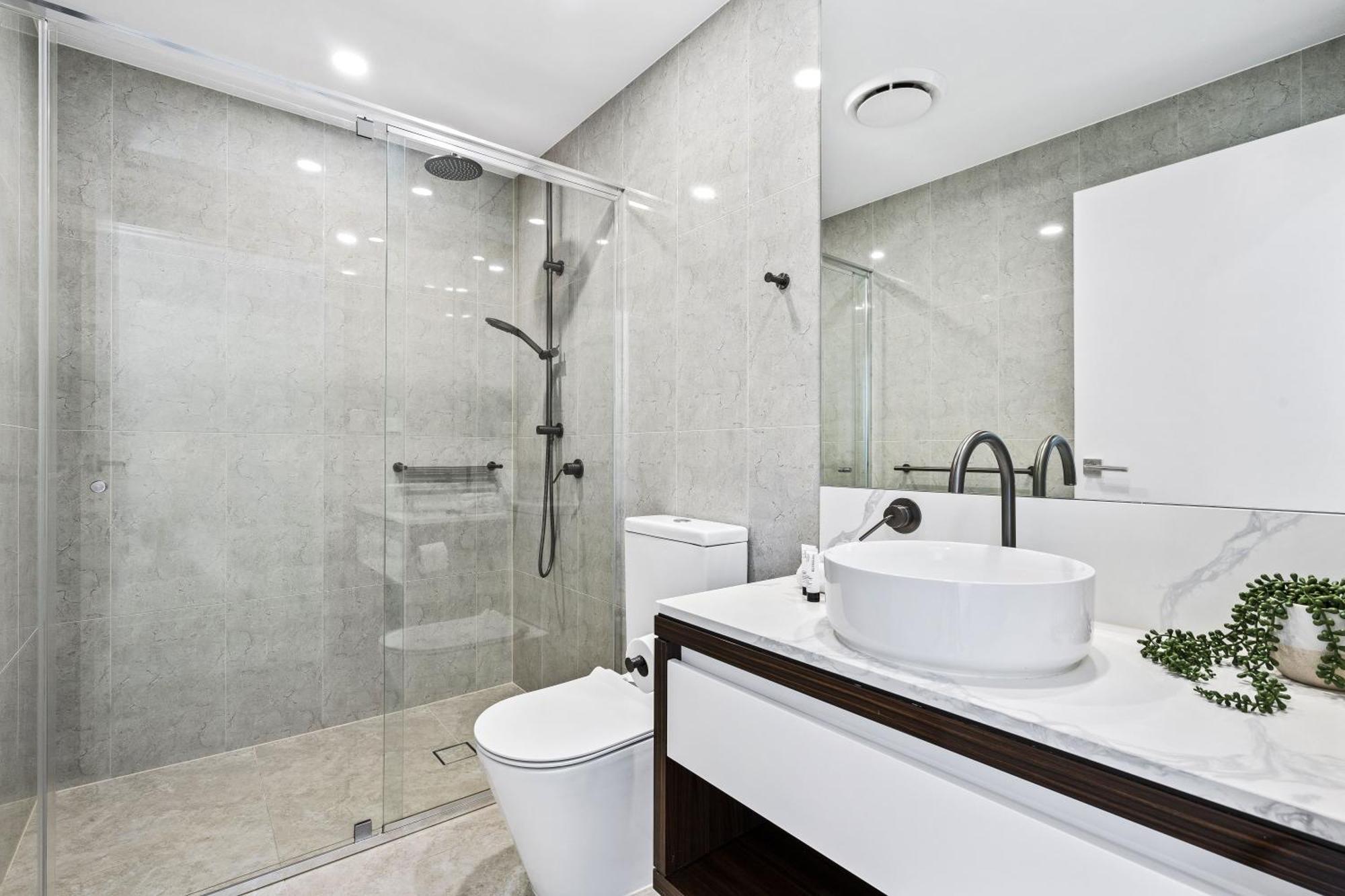 Modern 2-bedroom Private On Floor In Broadbeach Apartment Gold Coast